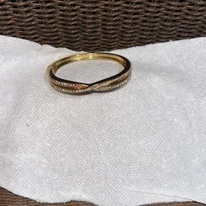 Women bracelet with stones open and close